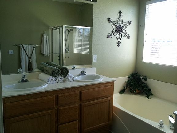 Beautiful Master, 2 walk-ins