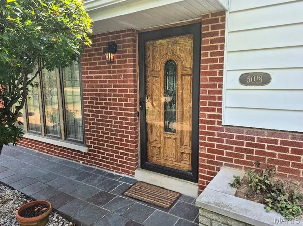 5018 Cold Springs Ln, Saint Louis, MO 63128