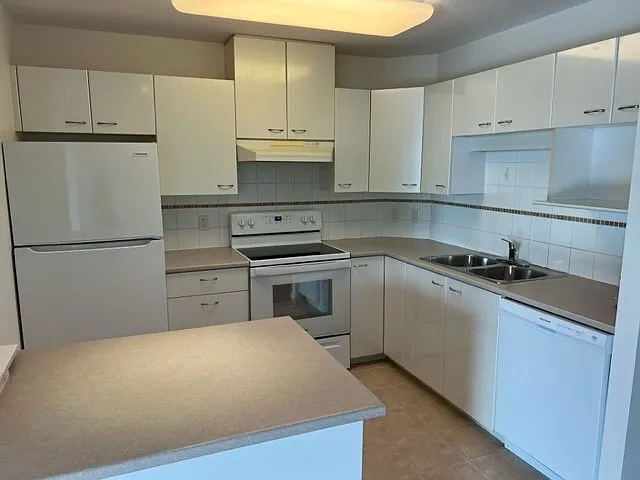 4425 Halifax St — Photo 3