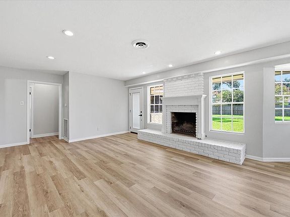 5th image of 4835 Regina Ln
