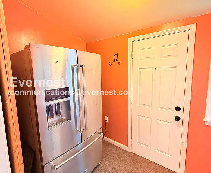 1557 Leroy St — Photo 7