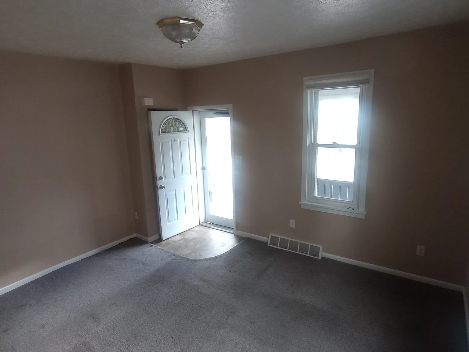 2 bed, $900 — Photo 2