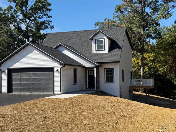 809 Dickeys Dr, Chambersburg, PA 17202