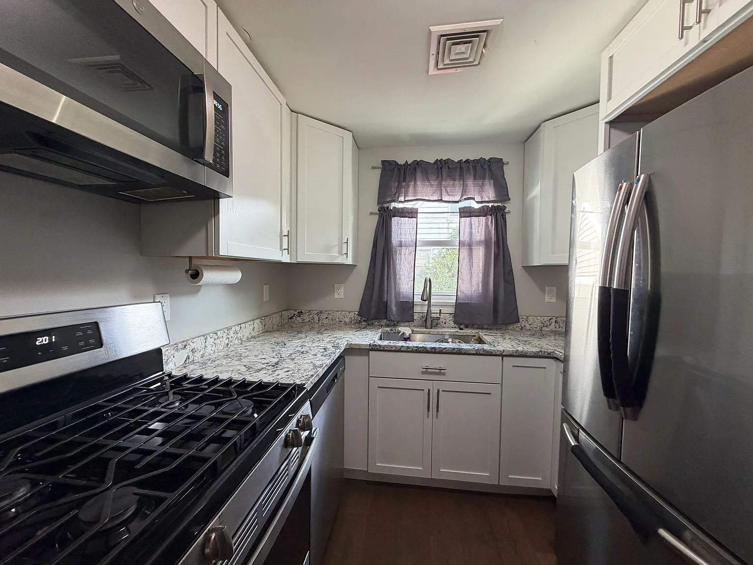2 bed, 720 sqft, $1,650 — Photo 2