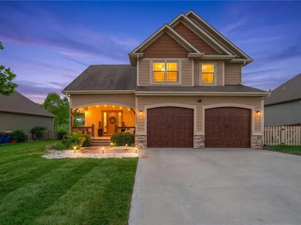 22359 W Cedar St, Tonganoxie, KS 66086