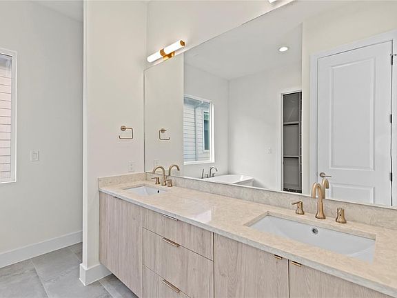 5th image of 2344-2346 Hondo Ave