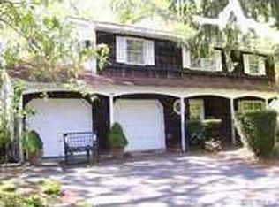 66 Radburn Dr, Hauppauge, NY 11788