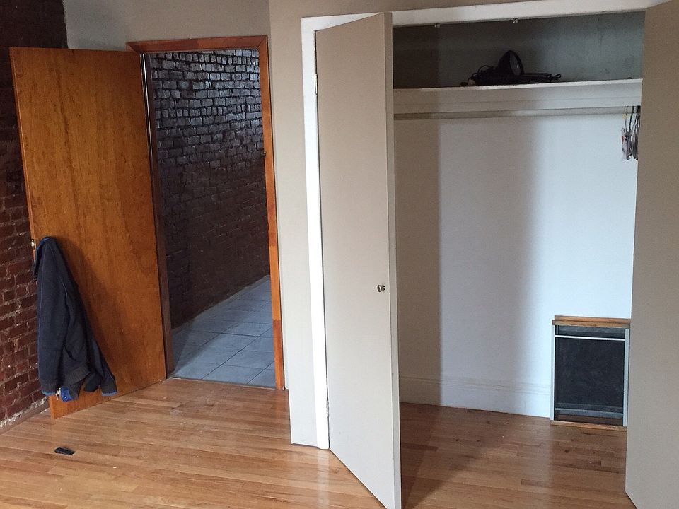 3065 Steinway St Astoria NY Zillow