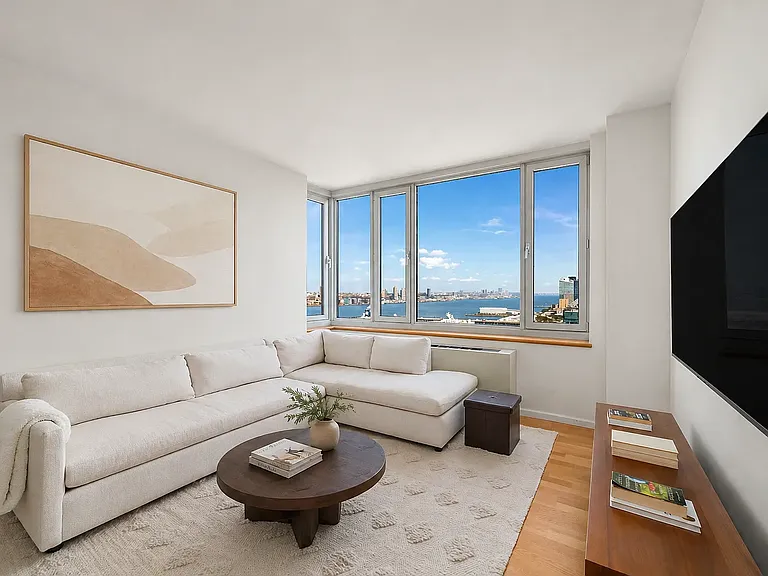 635 W 42nd St #24B — Photo 1
