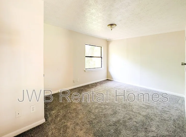 226 Spruce St — Photo 14
