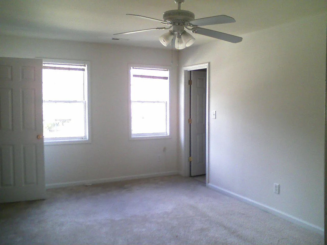 3 bed, 2.5 bath, 1200 sqft, $1,700 — Photo 3
