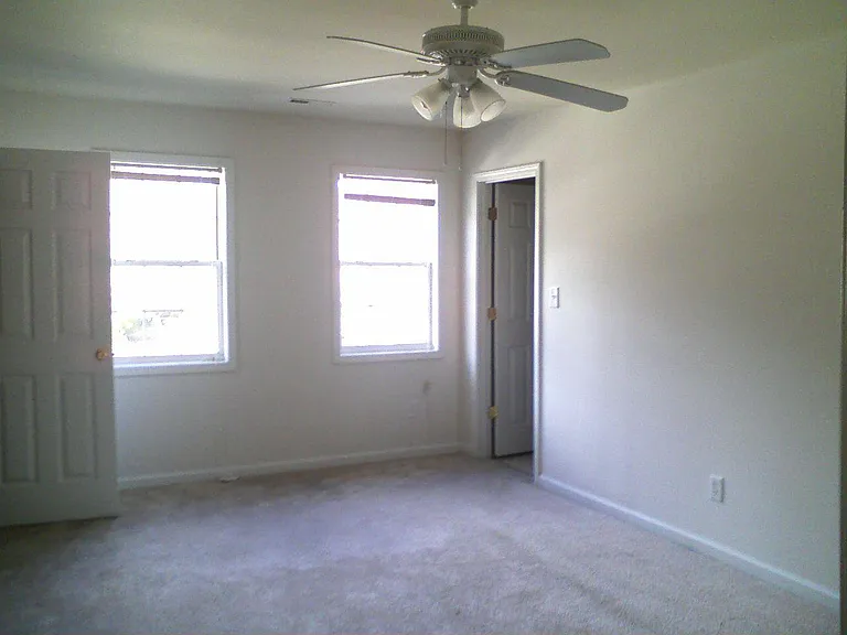 2826 Ashe St — Photo 3