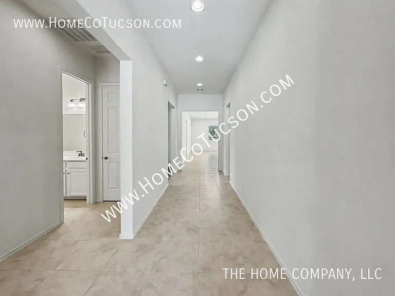 38628 S Running Roses Ln — Photo 2