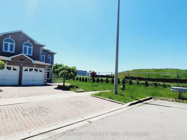 61 Chartway Blvd, Toronto, ON M1C 5J1