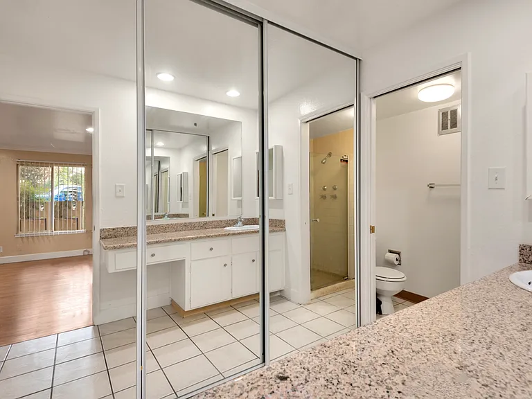 Stanford Garden Apartments — Photo 12