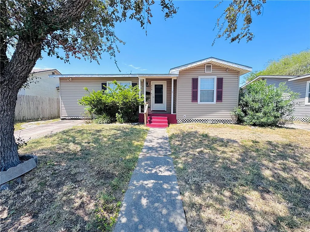 4 bed, 3.0 bath, 1344 sqft, $2,200 — Photo 2