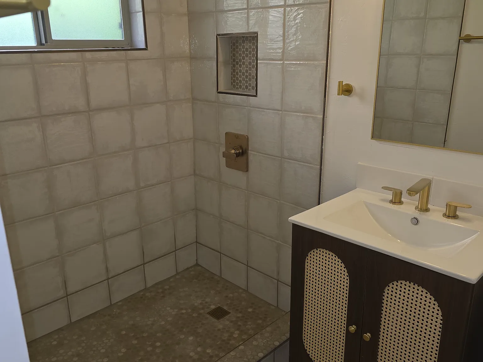 2 bed, 800 sqft, $1,500 — Photo 2