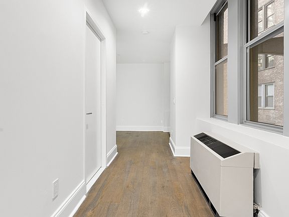 5th image of 15 Park Row APT 10C