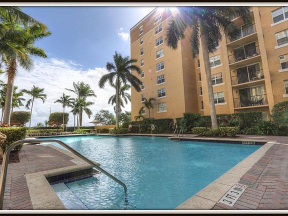 3rd image of 1801 N Flagler Dr APT 530