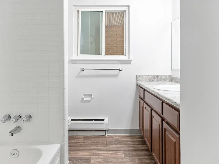 Huntington Club Apartments — Photo 13