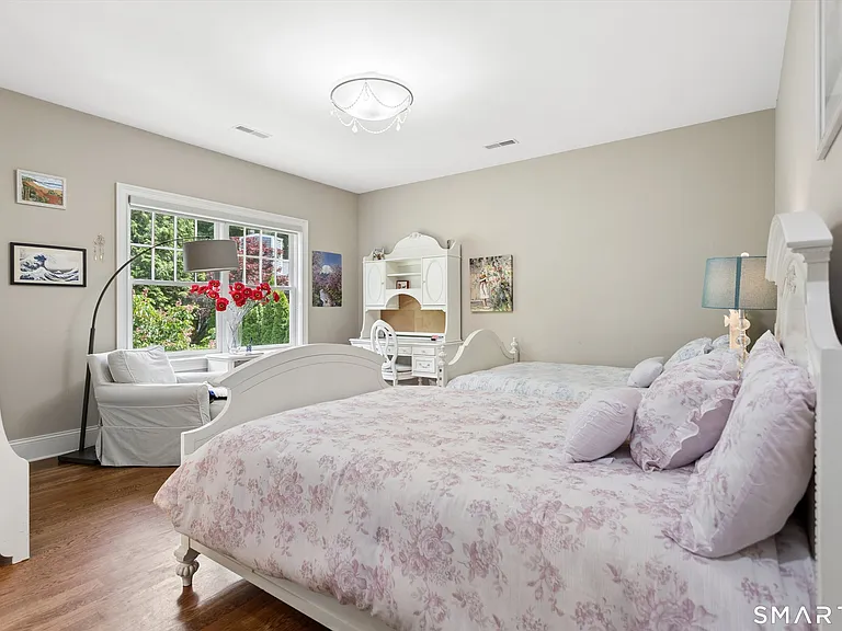 87 Kings Hwy S — Photo 35