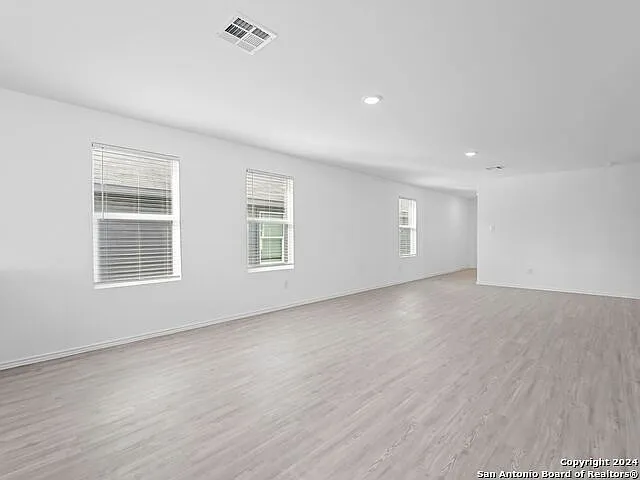 3 bed, 2.0 bath, 1450 sqft, $1,700 — Photo 3