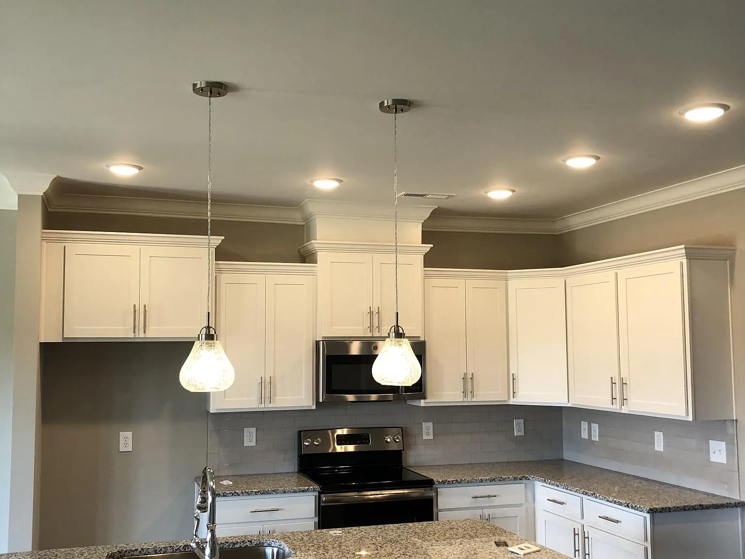 3 bed, 1978 sqft, $1,900 — Photo 4