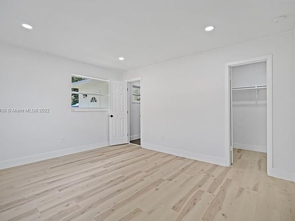 3rd image of 1524 NE 148th St