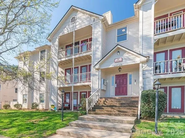 6112 Meadow Rose Ln, Charlotte, NC 28215