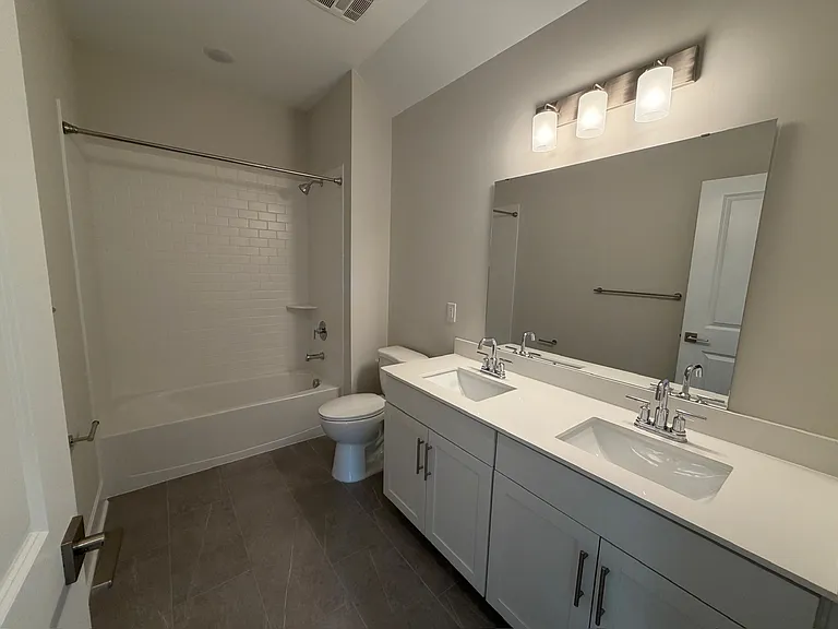 1404 Justin Dr — Photo 19