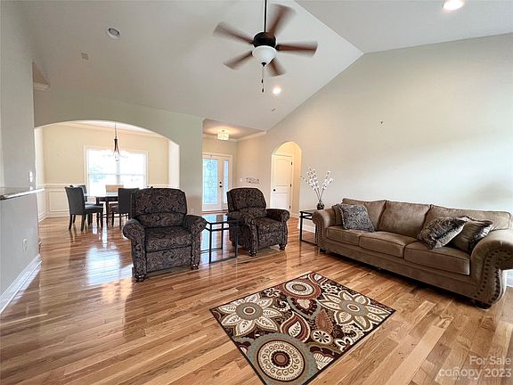 3rd image of 111 Castle Pines Ln