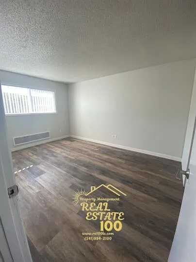 717 SW 6th St — Photo 7