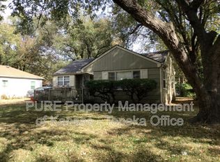 2412 SW Seabrook Ave, Topeka, KS 66614