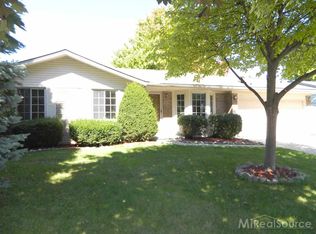 34707 Shorewood Dr, New Baltimore, MI 48047