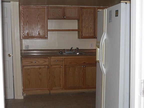 2nd image of 1227 Sycamore St