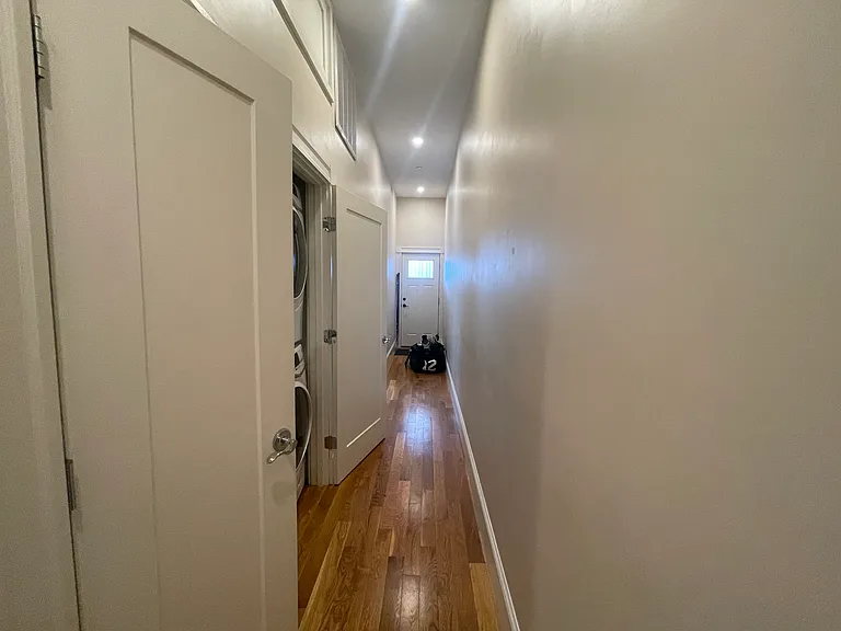 470 Green St #4 — Photo 4