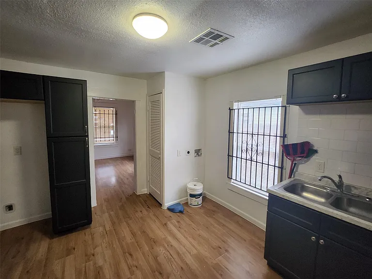 3206 Anita St — Photo 5