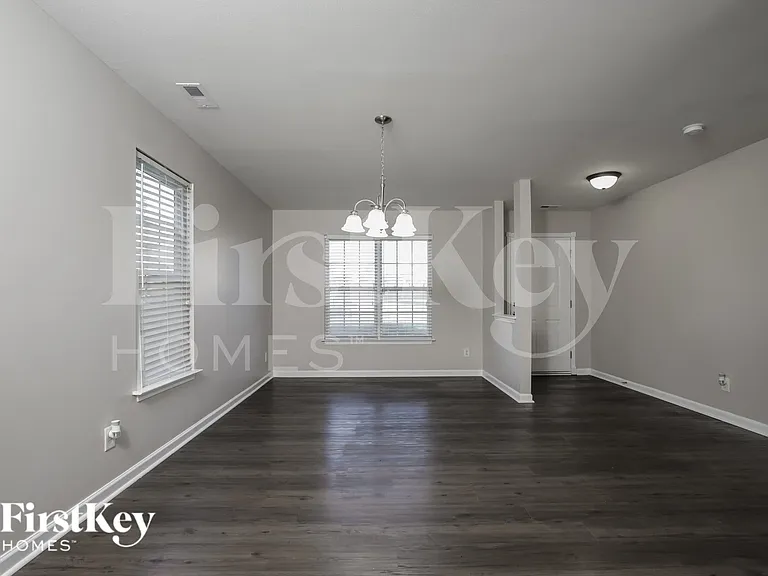 612 Brassfield Dr — Photo 5