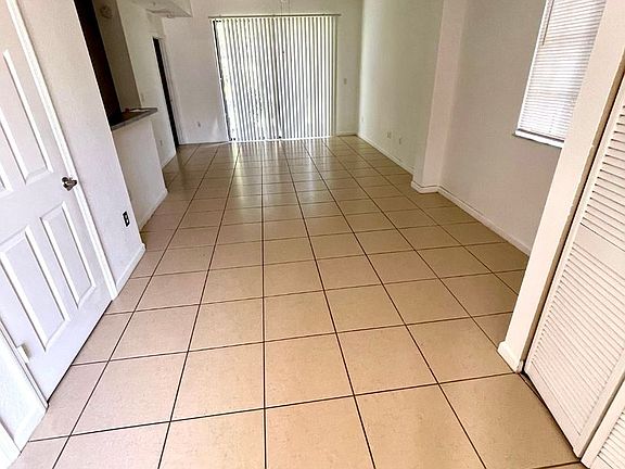 5th image of 2000 Freeport Ln #4107