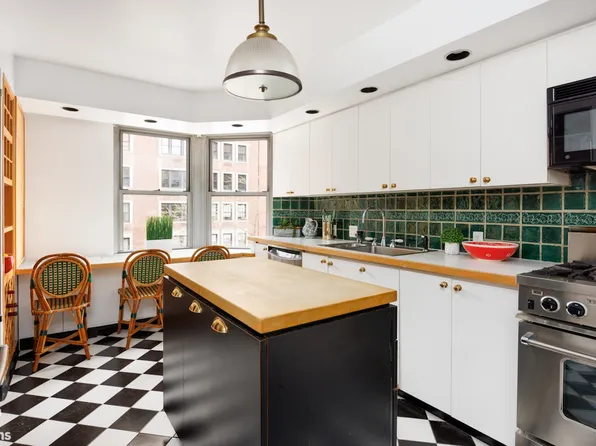 114 East 72nd Street 67B image 3 of 11
