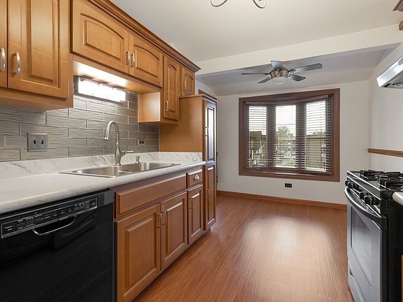 5th image of 13547 Lamon Ave APT 410