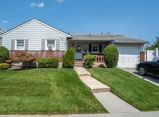 208-03 Union Tpke #1, Oakland Gardens, NY 11364