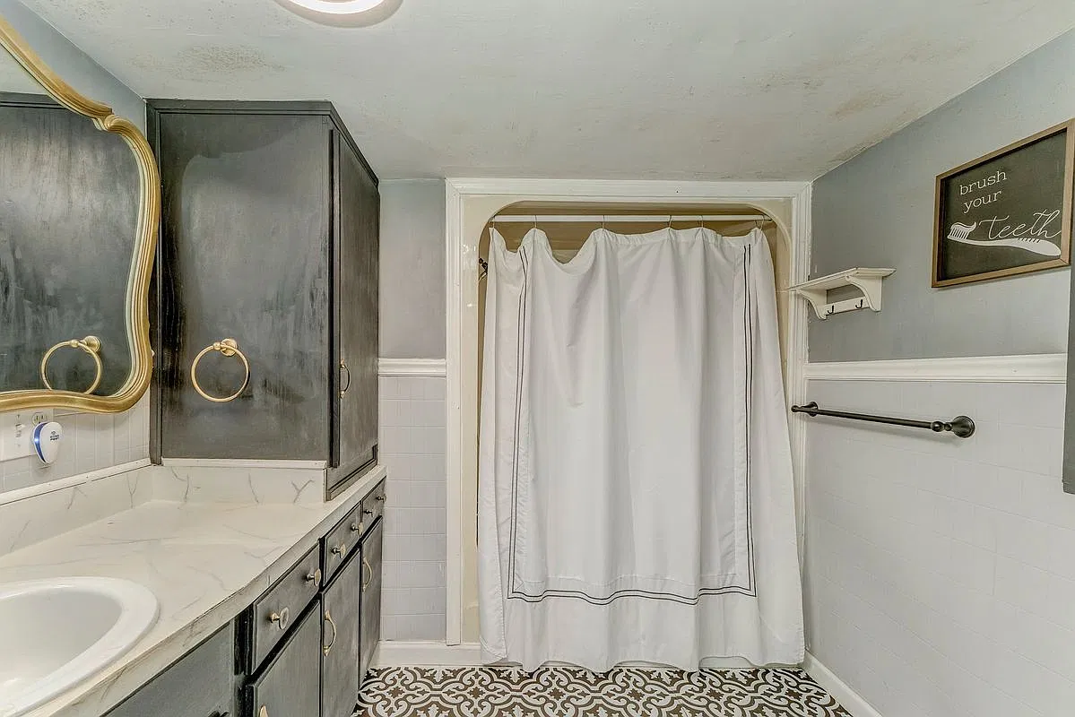 2 bed, 1.0 bath, 1209 sqft, $1,500 — Photo 2