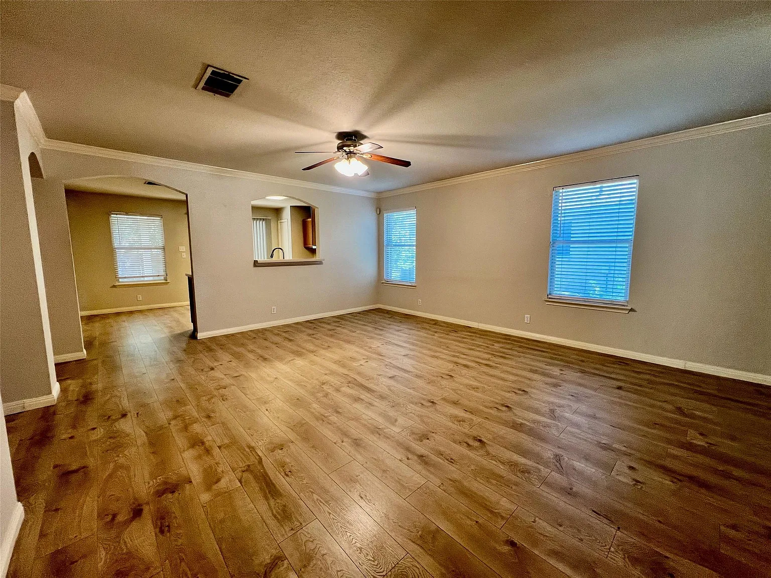3 bed, 2.0 bath, 1579 sqft, $1,880 — Photo 2