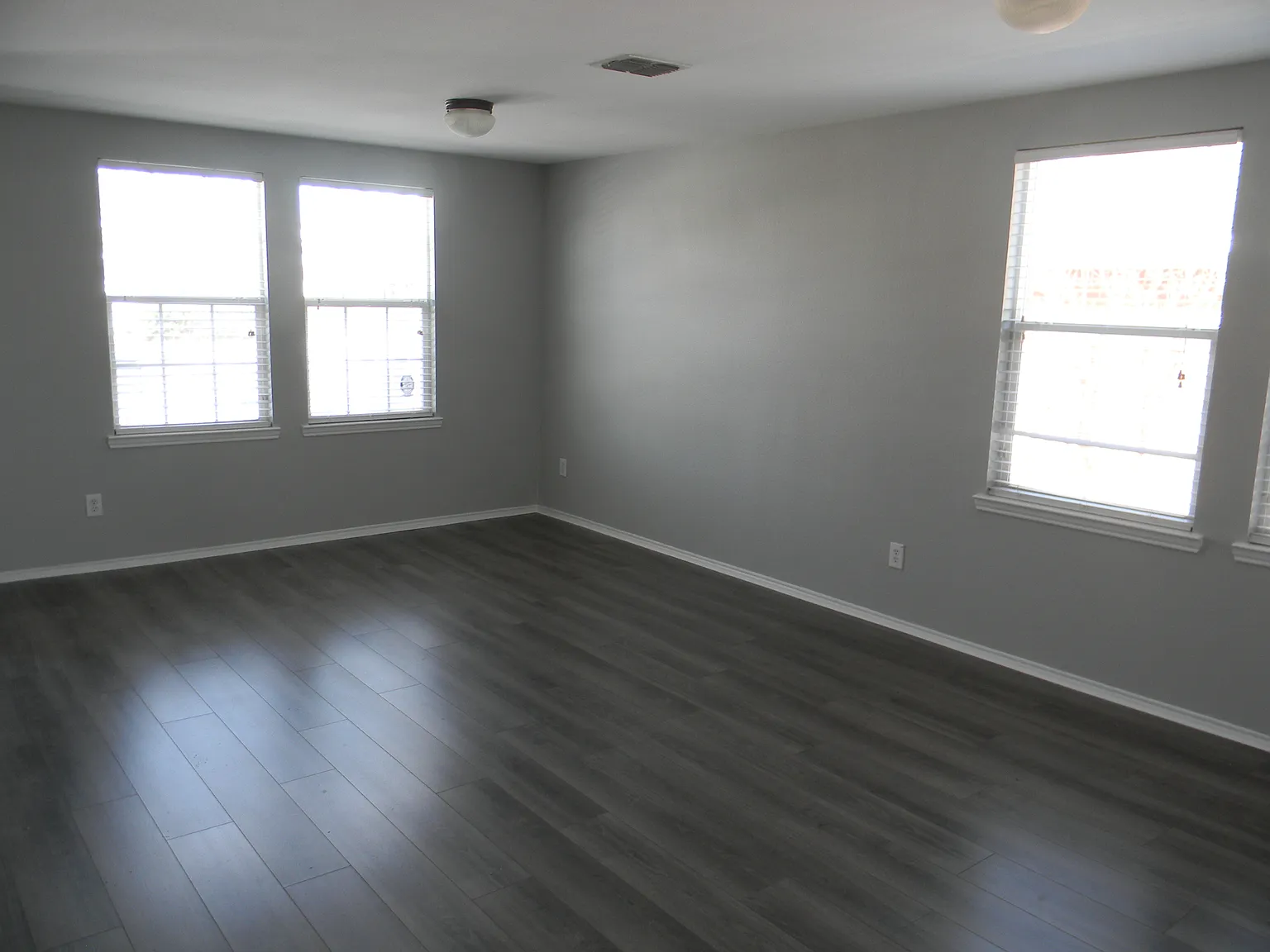 3 bed, 2.5 bath, 2236 sqft, $2,200 — Photo 4