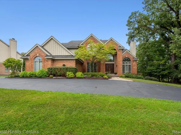 6951 Brook Hollow Ct, West Bloomfield, MI 48322
