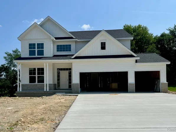 2100 Crested Butte Dr, White Lake, MI 48383