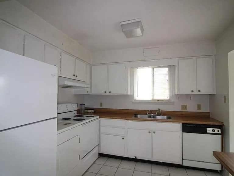 2333 Champion Ct — Photo 2
