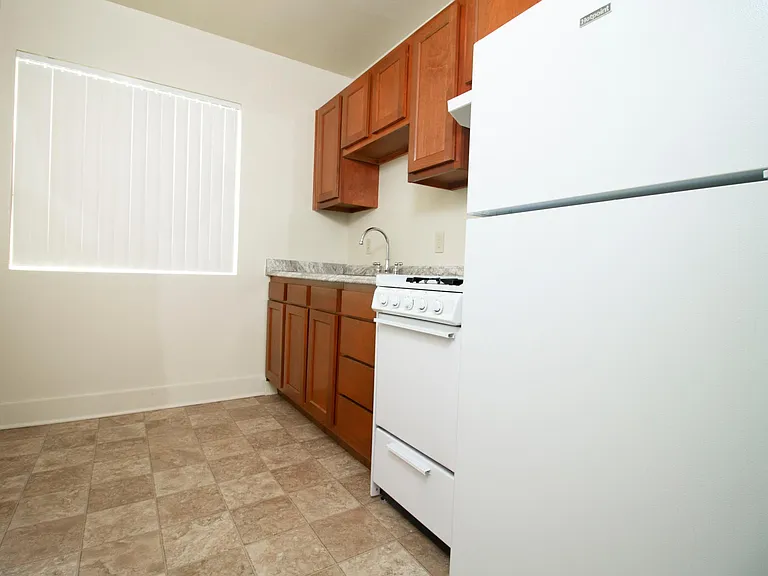 136 Euclid Ave — Photo 3