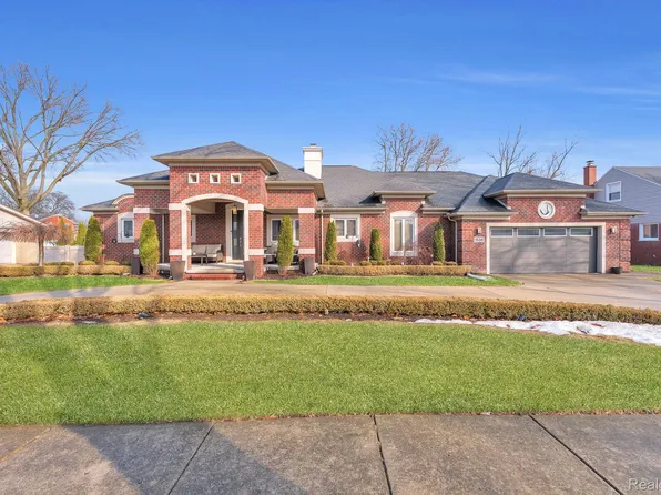 1534 N Evangeline St, Dearborn Heights, MI 48127